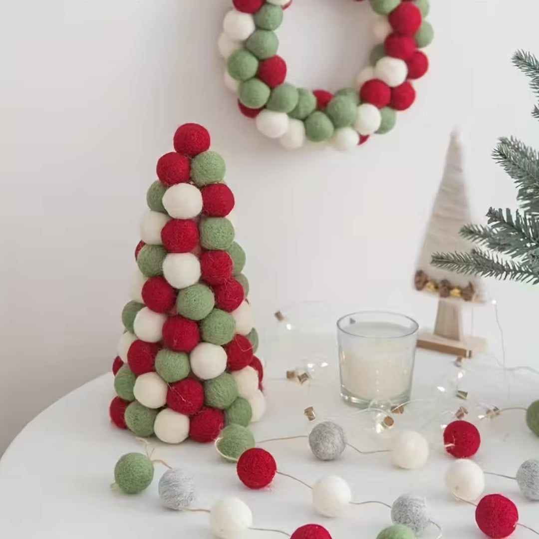 Lot de 30 boules en feutre colorées – décorations de Noël et artisanat DIY pour arbre, couronne et loisirs créatifs