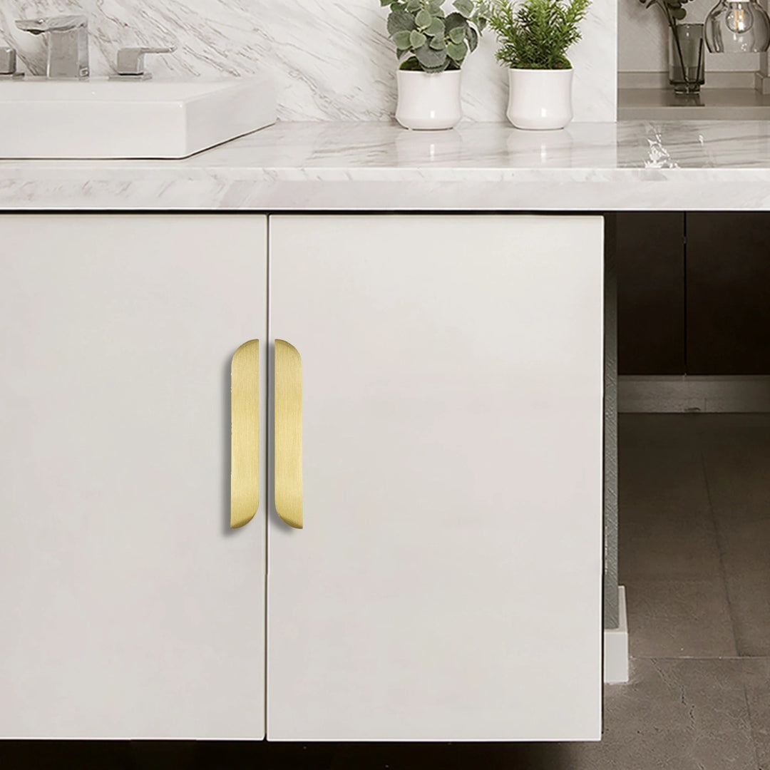 Poignée de meuble ultra plate en laiton finition or brossé – plusieurs tailles disponibles