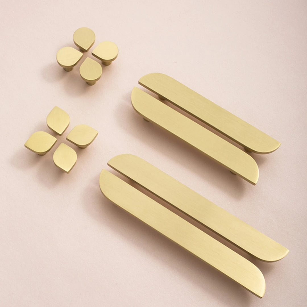 Poignée de meuble ultra plate en laiton finition or brossé – plusieurs tailles disponibles