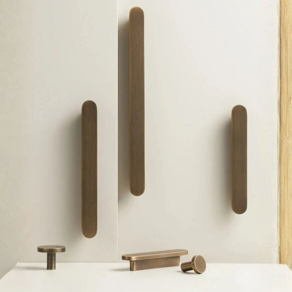 poignee_de_meuble_ultra_plate_en_laiton_or_brosse_plusieurs_tailles_disponibles