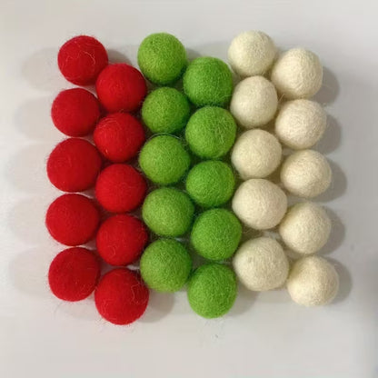 Lot de 30 boules en feutre colorées – décorations de Noël et artisanat DIY pour arbre, couronne et loisirs créatifs